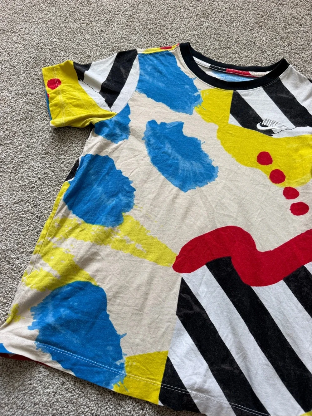 Boys Nike Abstract Graphic Tee- Size Large